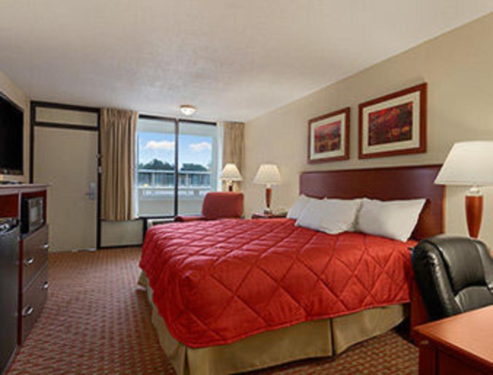 Ramada Burlington Hotel And Conference Center Номер фото