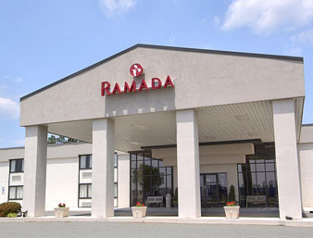 Ramada Burlington Hotel And Conference Center Екстер'єр фото