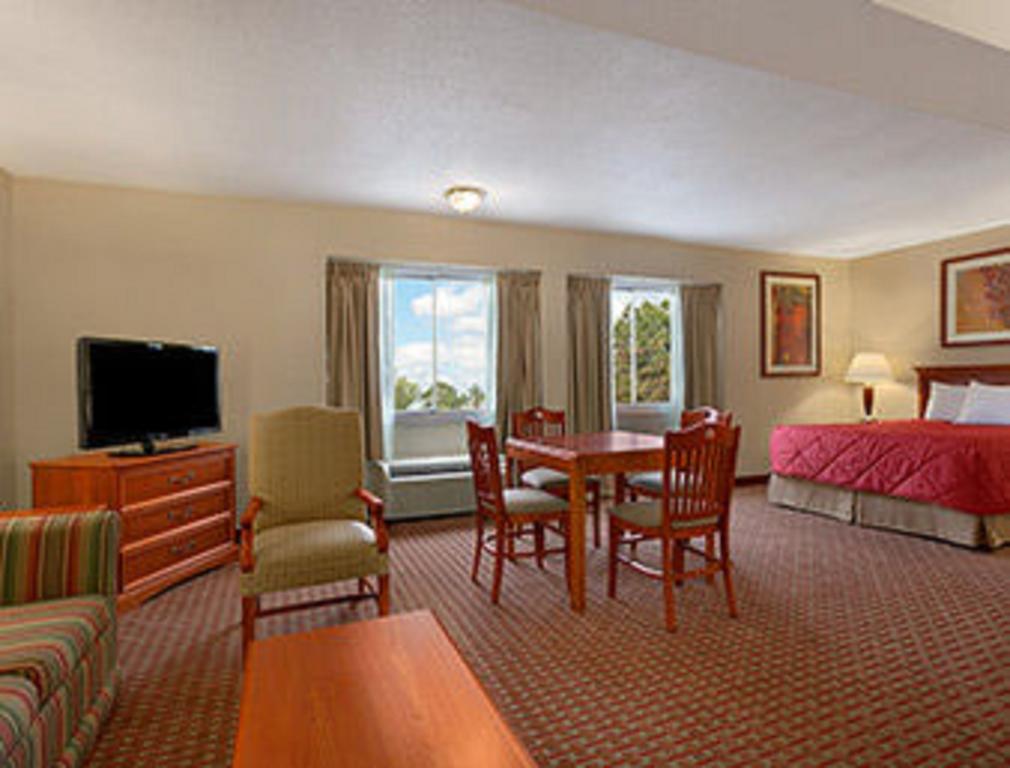 Ramada Burlington Hotel And Conference Center Екстер'єр фото