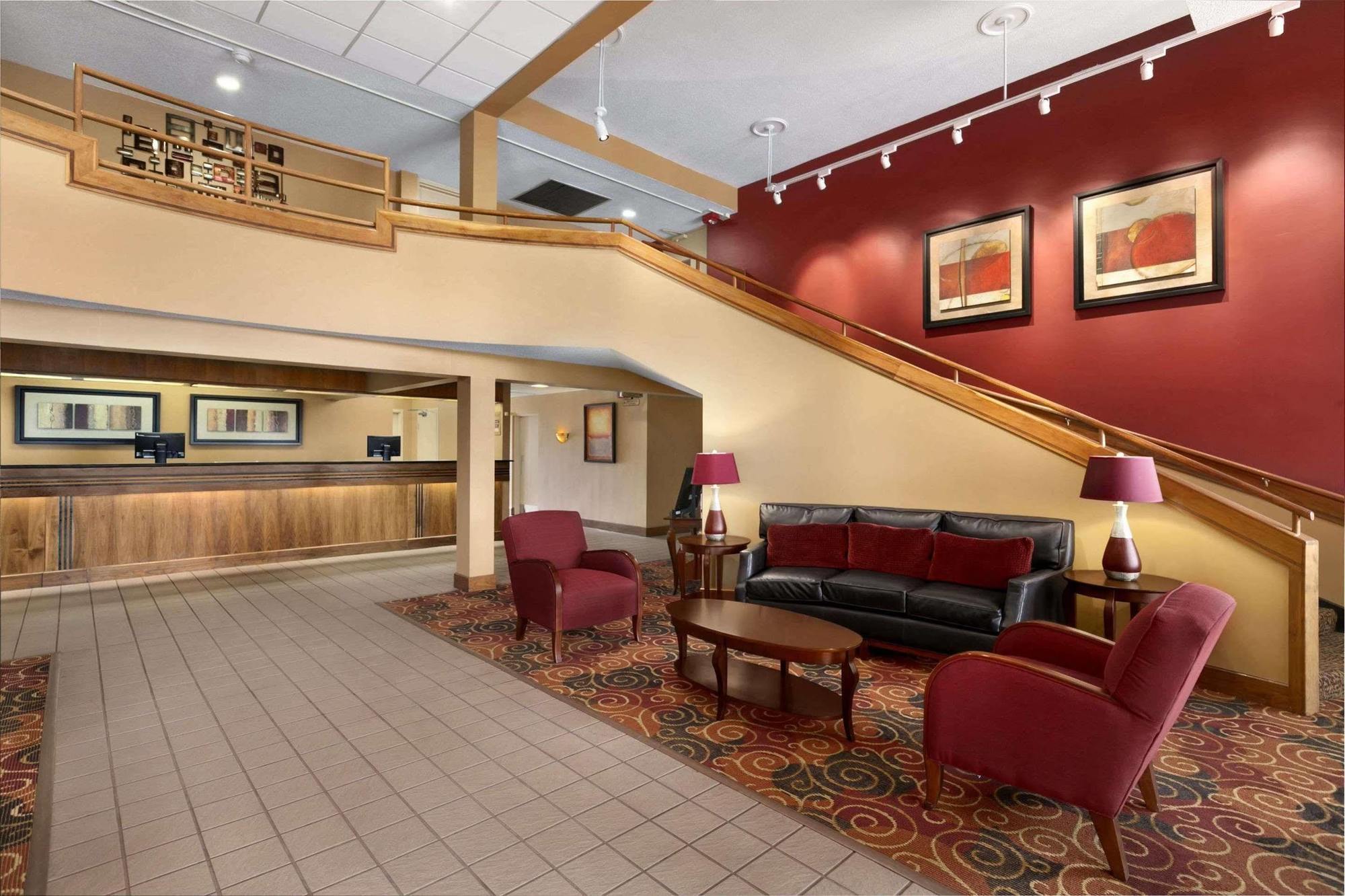 Ramada Burlington Hotel And Conference Center Екстер'єр фото